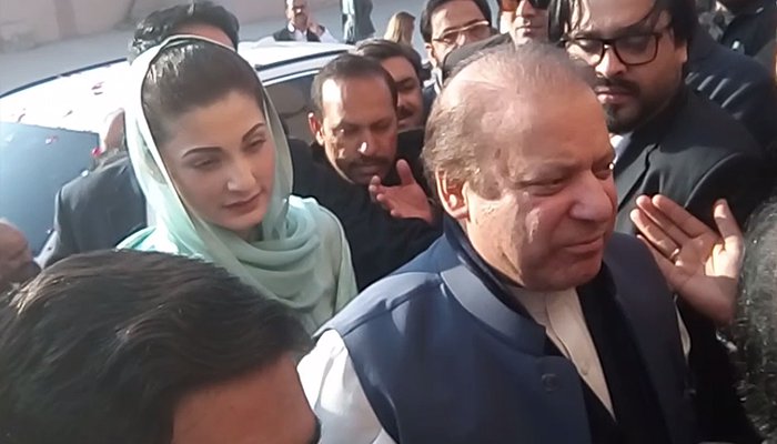 سابق وزیراعظم نواز شریف اپنی صاحبزادی مریم نواز اور نواسی کے ہمراہ لندن روانہ