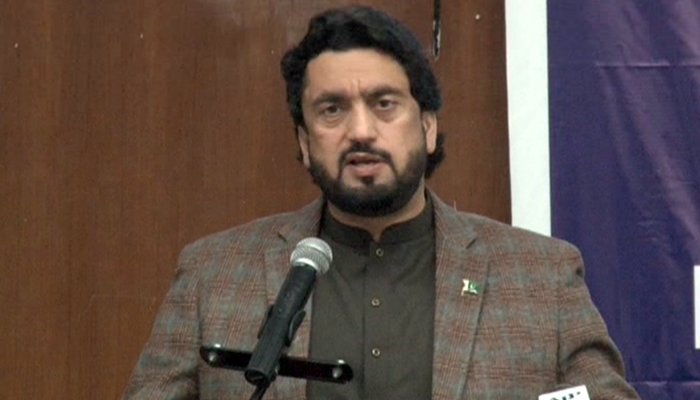 نوازشریف کےگارڈزکا کیمرہ مین پرتشدد:کوئی شخص قانون ہاتھ میں نہیں لےسکتا، وزیرداخلہ